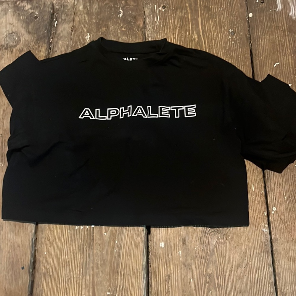 Alphalete - Black Cropped Long Sleeve